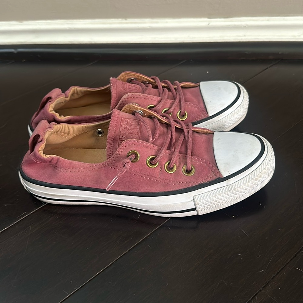 Low top faded red converse - size 5